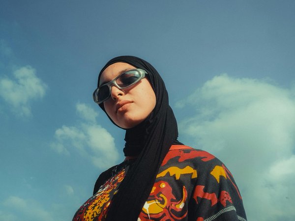 Quelles sont les tendances de mode féminine qui dominent les réseaux sociaux ?